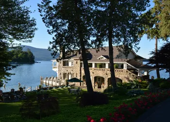Boathouse Waterfront Lodging hotel thumbnail 3