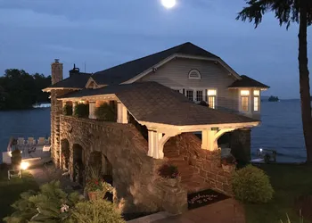 Boathouse Waterfront Lodging hotel thumbnail 5