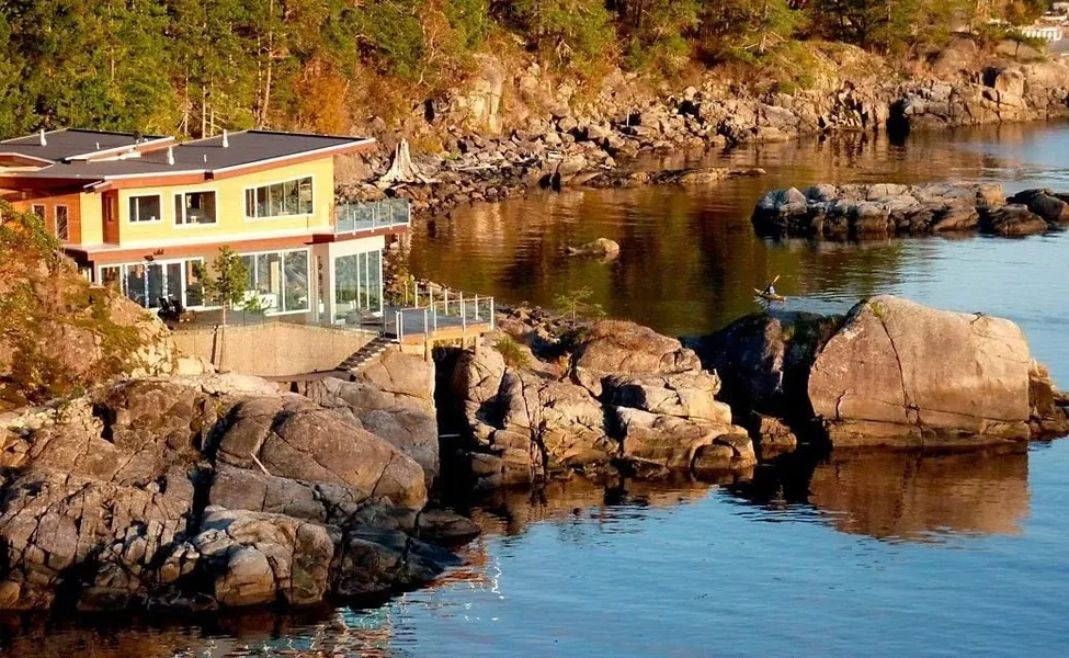 Pointhouse Suites On Sargeant Bay hotel detail image 2