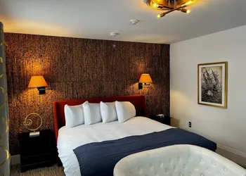Queen Anne's Revenge hotel thumbnail 6
