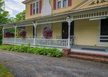 Rockwell Falls Inn and Wine Bar hotel thumbnail 5