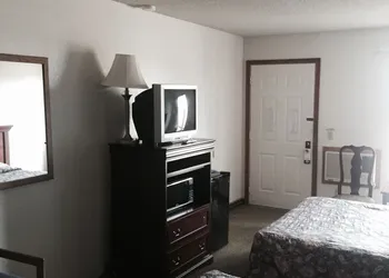 Country Inn Bolivar hotel thumbnail 5