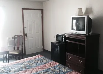 Country Inn Bolivar hotel thumbnail 6