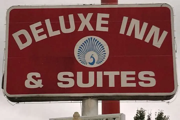 Deluxe Inn And Suites hotel detail image 2