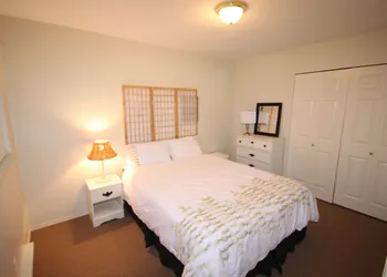 Cedar Grove Motel and Cabins hotel thumbnail 4