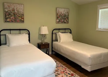 Cedar Grove Motel and Cabins hotel thumbnail 7