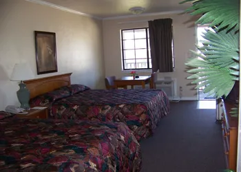 Emerald Sands Inn hotel thumbnail 5