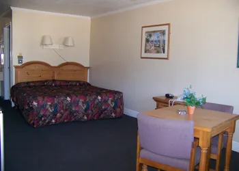 Emerald Sands Inn hotel thumbnail 7