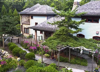 East Hampton Art House Bed & Breakfast hotel thumbnail 3