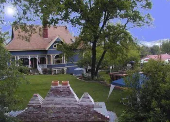 Robin's Nest Inn hotel thumbnail 2