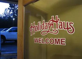Holiday Haus Motel hotel thumbnail 2