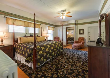 The Elmhurst Inn hotel thumbnail 6