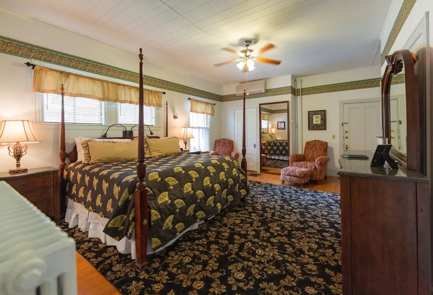 The Elmhurst Inn hotel detail image 6