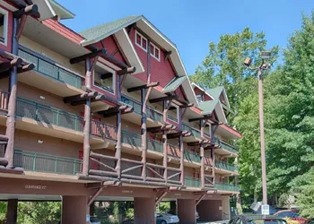 Old Creek Lodge hotel thumbnail 2