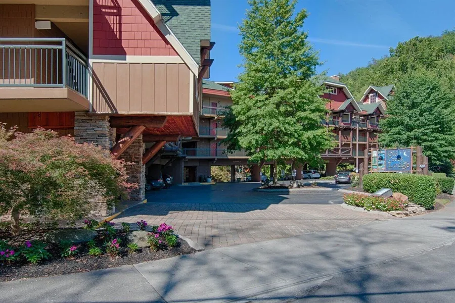 Old Creek Lodge hotel detail image 2