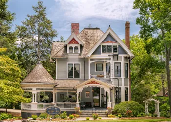1899 Wright Inn and Carriage House hotel thumbnail 2