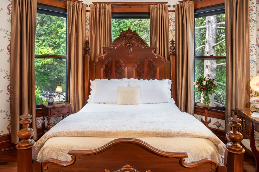 1899 Wright Inn and Carriage House hotel detail image 6