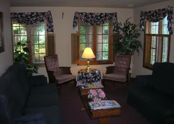 Smoketown Inn hotel thumbnail 4