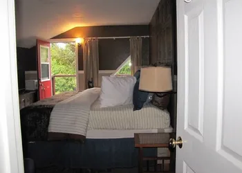 White House Inn on the Waterfront hotel thumbnail 5