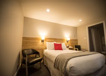 Motel Colonial hotel thumbnail 7