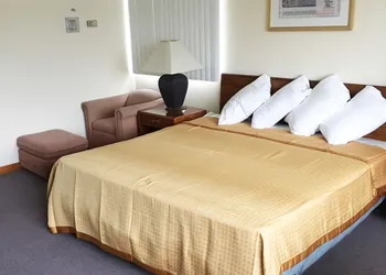 Village Motel hotel thumbnail 5
