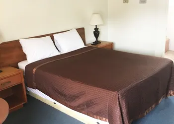 Village Motel hotel thumbnail 6