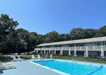 Green Harbor Waterfront Lodging hotel thumbnail 2