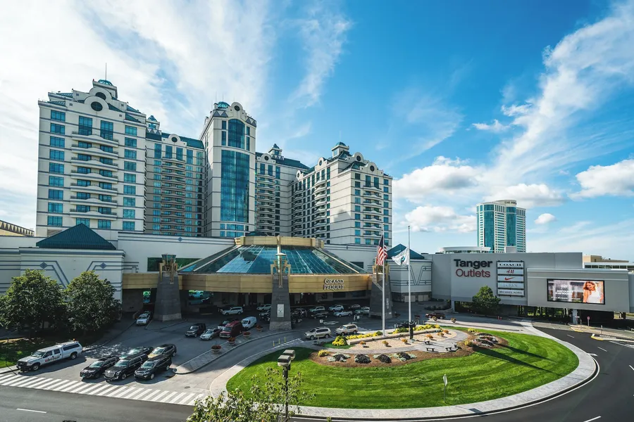 Grand Pequot Tower at Foxwoods hotel detail image 2