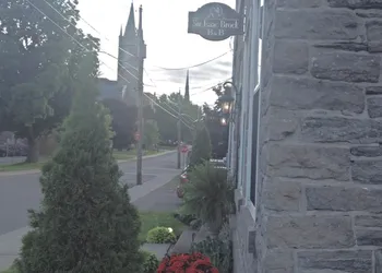 Sir Isaac Brock B&B Luxury Suites hotel thumbnail 3