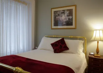 Sir Isaac Brock B&B Luxury Suites hotel thumbnail 7