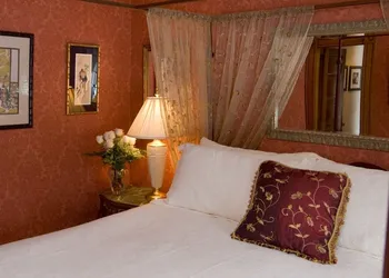 The Village Inn of Woodstock hotel thumbnail 8