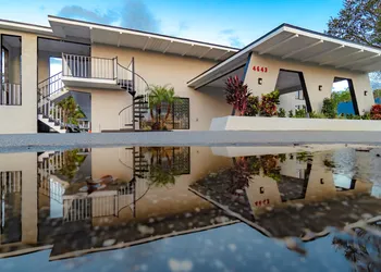 Sunshine Inn hotel thumbnail 2