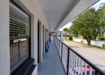 Sunshine Inn hotel thumbnail 3