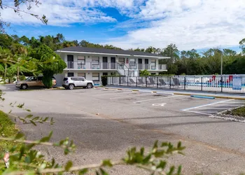 Sunshine Inn hotel thumbnail 4