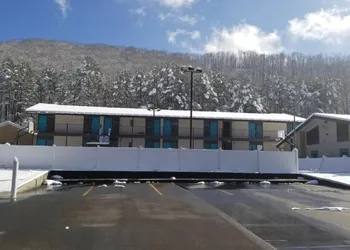 Blue Ridge Rustic Inn hotel thumbnail 3