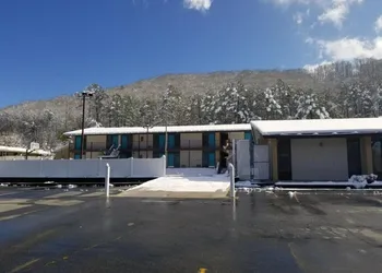 Blue Ridge Rustic Inn hotel thumbnail 5