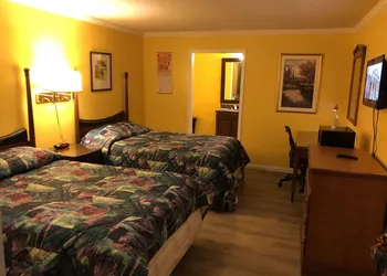 Dragon Inn & Suites hotel thumbnail 4
