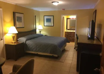 Dragon Inn & Suites hotel thumbnail 6