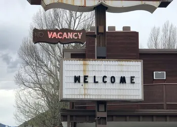 Golden Eagle Inn hotel thumbnail 2