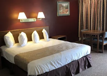 Golden Eagle Inn hotel thumbnail 7