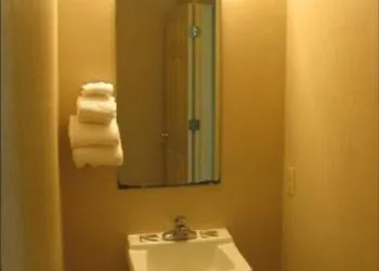 Sandpiper Motel hotel thumbnail 8