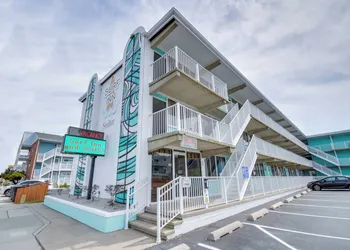 Surf Inn Suites hotel thumbnail 5