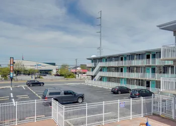 Surf Inn Suites hotel thumbnail 6
