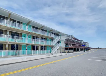 Surf Inn Suites hotel thumbnail 7
