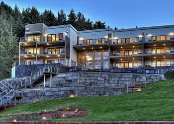 Whale Cove Inn hotel thumbnail 2