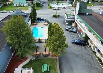 O'Sullivan's On The Lake Motel hotel thumbnail 2