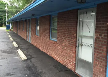 Tompkin's Motel hotel thumbnail 2