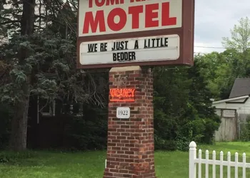 Tompkin's Motel hotel thumbnail 4