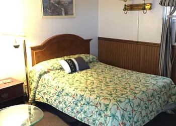 Tompkin's Motel hotel thumbnail 5