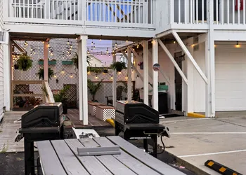 Dry Dock Inn hotel thumbnail 2